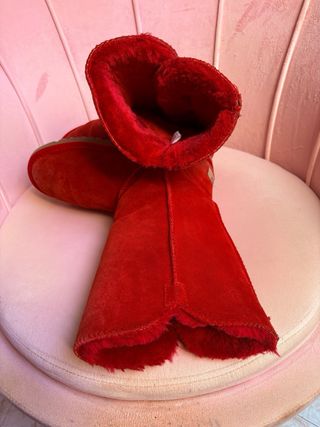 Botas UGG rojas con botones
