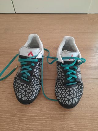 Botas de fútbol para niño Adidas
Talla 34
