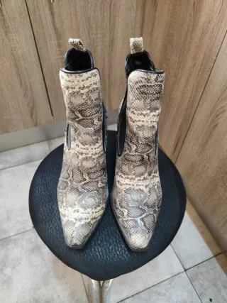 Botines Zara efecto piel serpiente