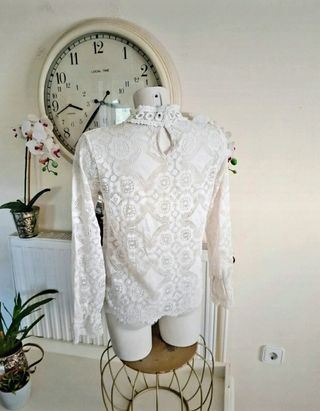 Blusa vintage encaje cuello alto talla L