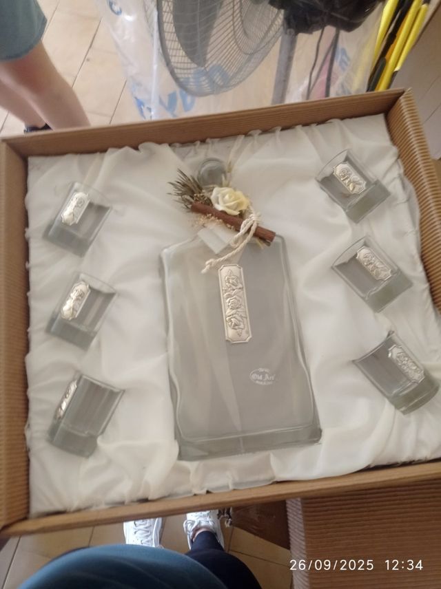 Set bottiglia con 6 bicchierini decorati