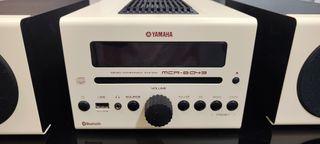 Cadena de audio Yamaha MCR-B043 Beige/Negro