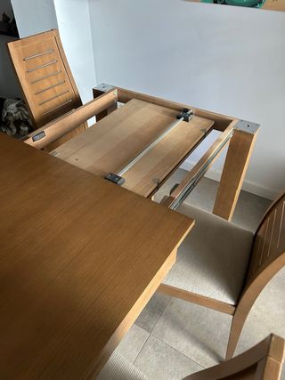 Mesa extensible y 4 sillas madera