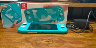 Nintendo Switch Lite Azul + Caja y Cargador