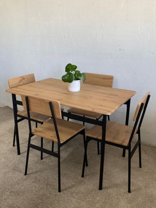 Mesa nueva de cocina o comedor + 4 sillas 