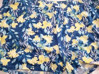Pantalón corto deportivo mujer estampado floral