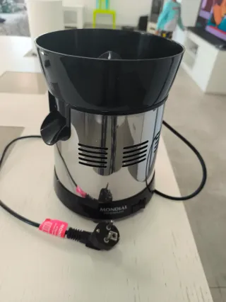 Exprimidor eléctrico para naranjas