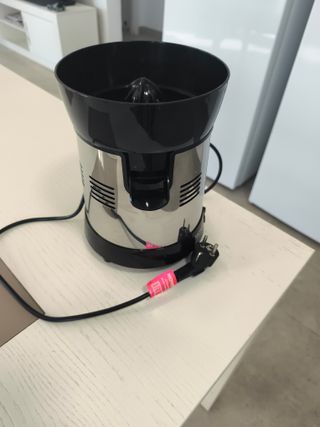 Exprimidor eléctrico para naranjas