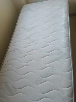 Cama auxiliar casi nueva
Colchón
Somier
