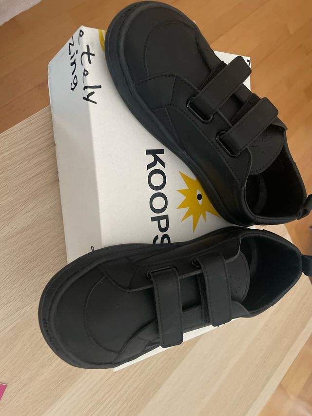 Zapatos niño KOOPS negros respetuosos talla 33