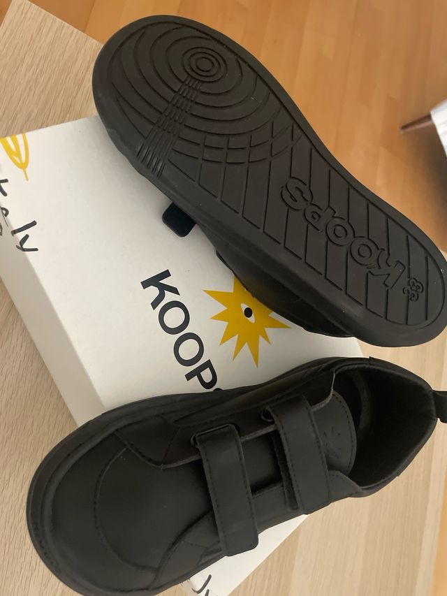 Zapatos niño KOOPS negros respetuosos talla 33