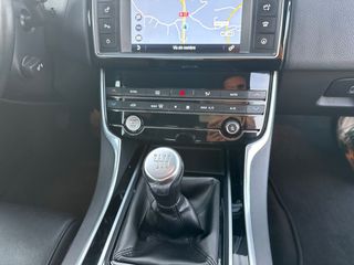 Jaguar XE 2.0 AJ200D Diesel RWD 180cv Prestige