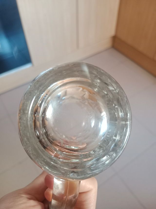 Jarra de cristal con asa, son 10 unidades en total