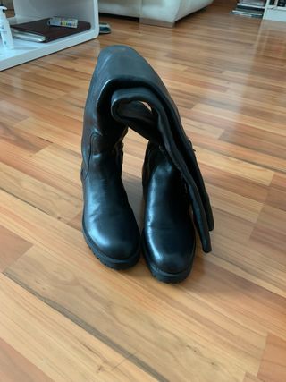 Botas altas de piel negras nuevas