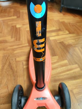 Patinete Micro Maxi naranja y negro