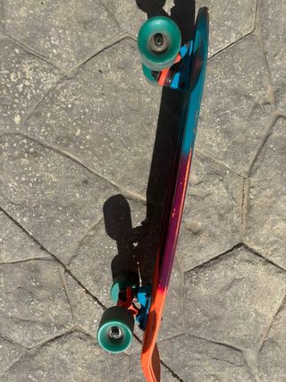 Monopatín con diseño degradado