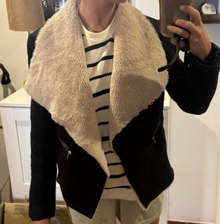 Chaqueta Zara Negra pelo blanco
