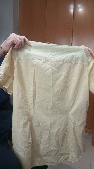 Camisa Lacoste Amarilla. 