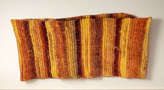 Cuello lana naranja amarillo hecho a mano