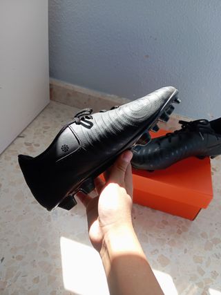 Zapatillas de fútbol Nike Phantom con tacos 