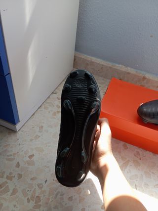 Zapatillas de fútbol Nike Phantom con tacos 