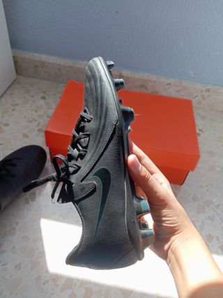 Zapatillas de fútbol Nike Phantom con tacos 