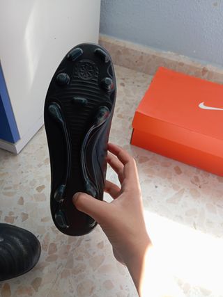 Zapatillas de fútbol Nike Phantom con tacos 