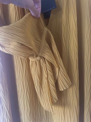 Blusa Massimo Dutti Amarilla Plisada