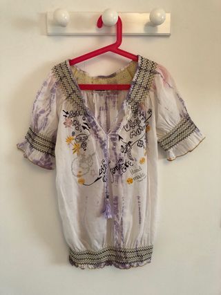 Blusa con bordados Desigual