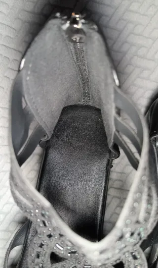 Sandalias de cuña con plataforma y pedrería