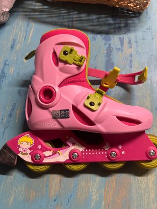 Patines en línea niña talla 30-32 y dos cascos