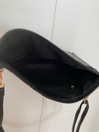 Bolso bandolera negro y plateado