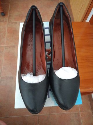 Zapatos de tacón negros para mujer