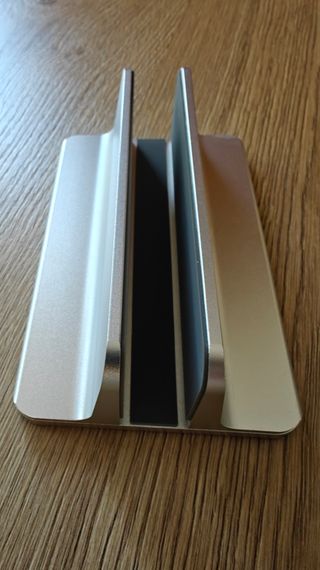 Soporte Vertical de Aluminio para Portátil