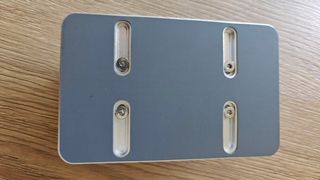 Soporte Vertical de Aluminio para Portátil