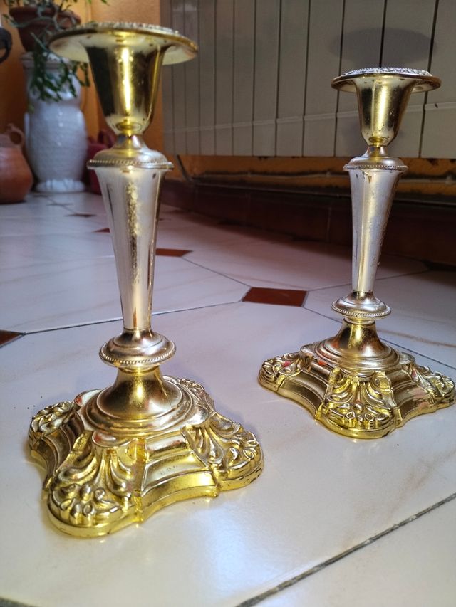 Pareja Candelabros Metal Dorado