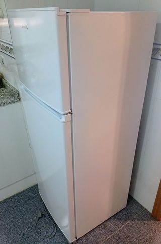 Nevera Artica. Frigorífico en perfecto estado.