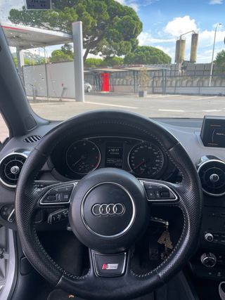 AUDI A1 1.6 TDI 105 AMBITION