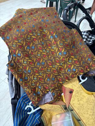 Chaleco fallero marrón estampado