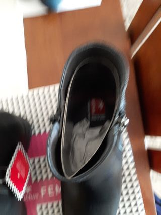 Botines Fluchos Negros Mujer
Nuevos sin estrenar