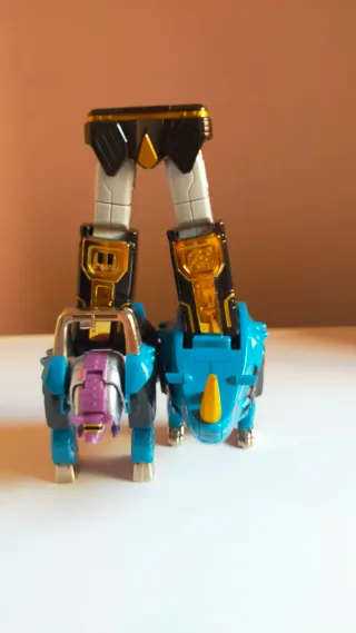 Zord Armadillo Salvaje y Zord Rhino Salvaje
