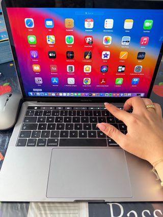 MacBook Pro 13’ 2017 Touch Bar Gris Espacial i5