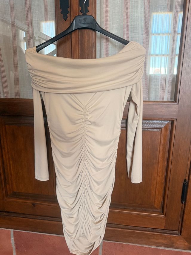 Vestido beige ajustado licra