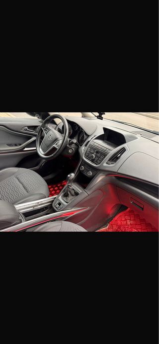 Opel Zafira Tourer 2013