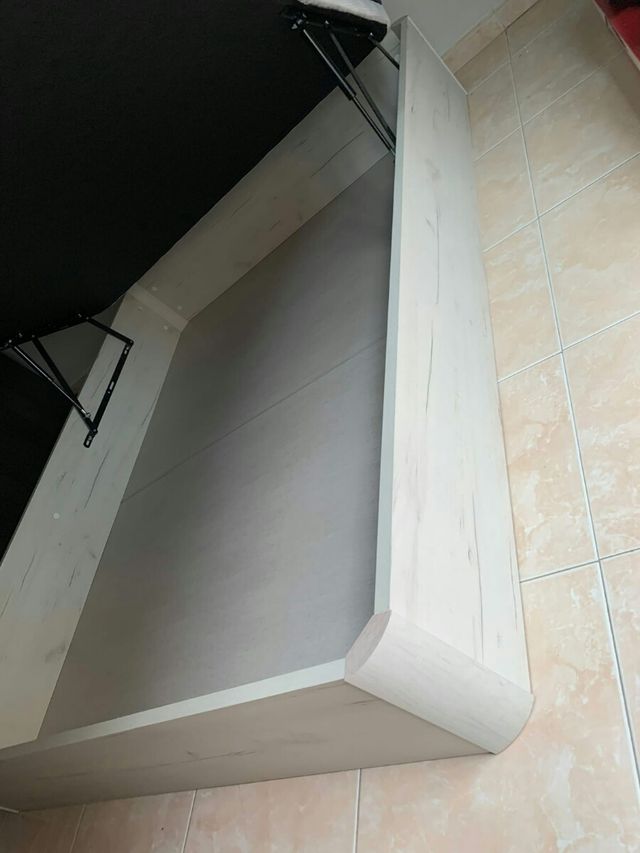 Tartine, materassi, testiere, tavoli