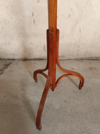 Perchero de madera antiguo