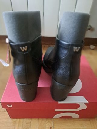 Botines de piel negros