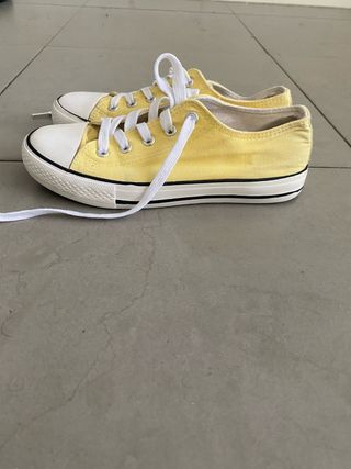 Zapatillas amarillas para niña