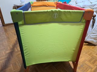 Cuna de viaje y colchón