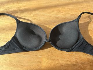 Sujetador negro.
